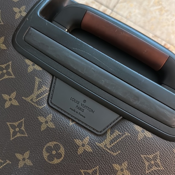 LOUIS VUITTON
Monogram Canvas Zephyr 55 Rolling Suitcase - Picture 12 of 14